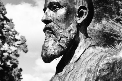 statue at Government Gardens, Rotorua, NZ