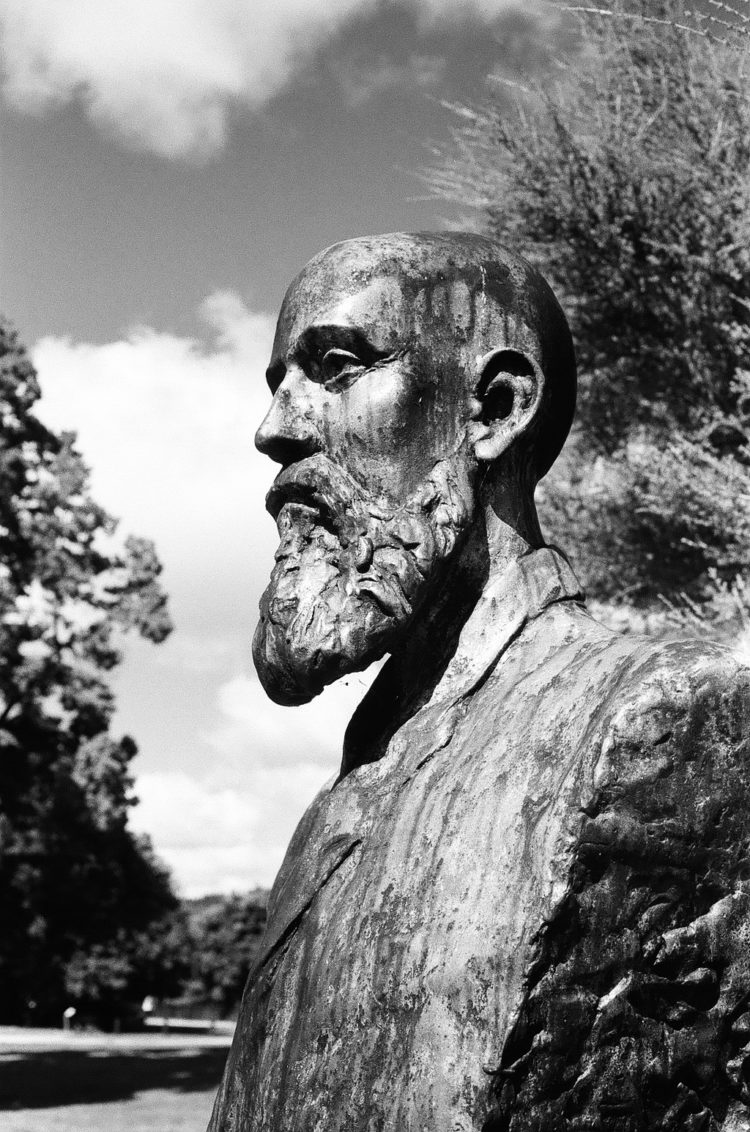 statue at Government Gardens, Rotorua, NZ