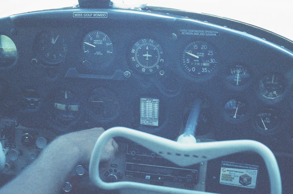 Cessna 172 cockpit