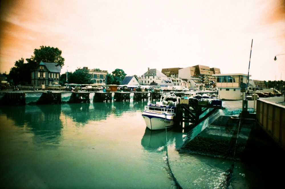 Courseulles-sur-mer shot on LomoChrome Turquoise film