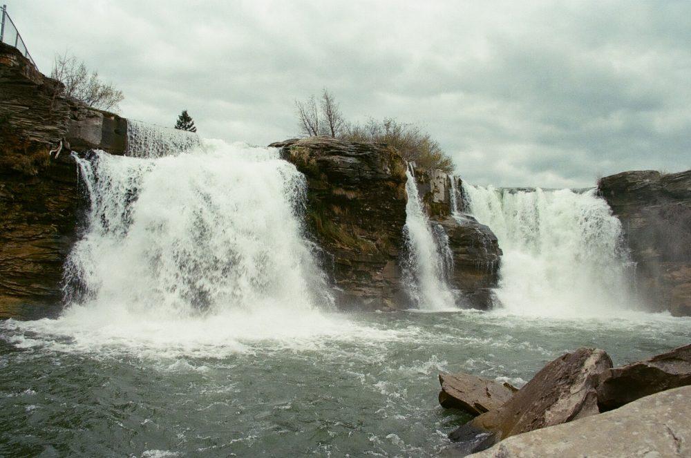 Lundbreck Falls