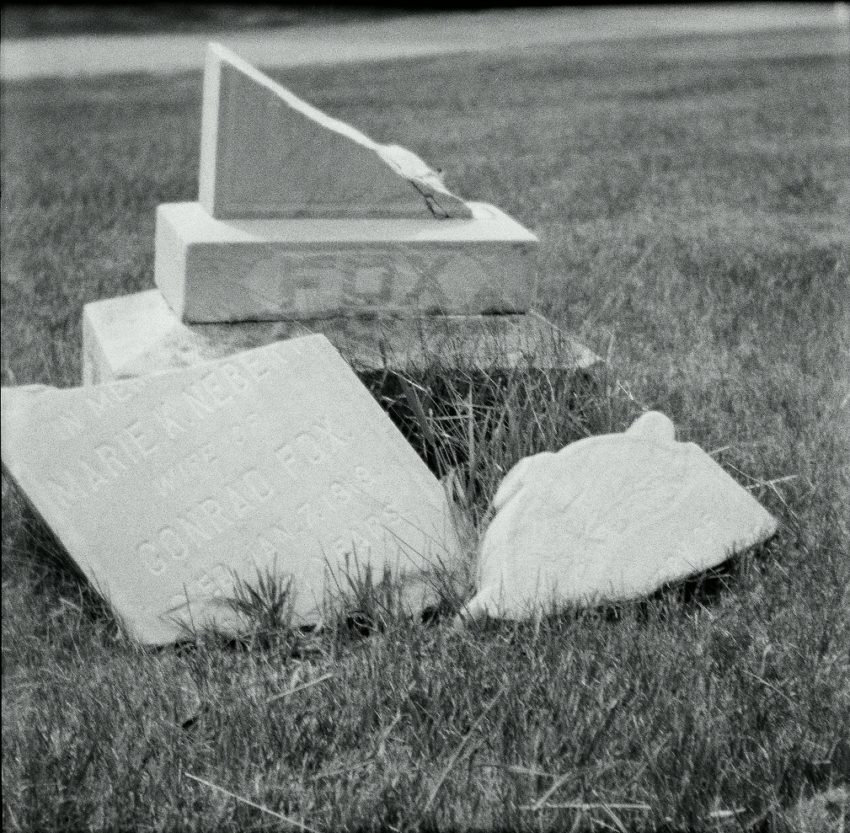 broken headstone at Union Cemetery