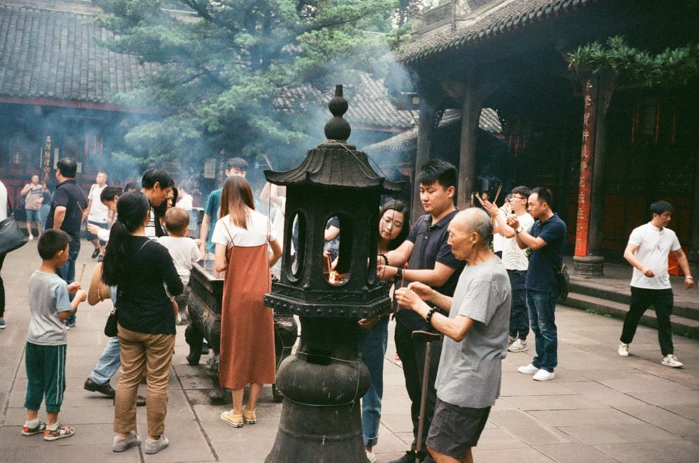 burning incense, Chengdu monastery