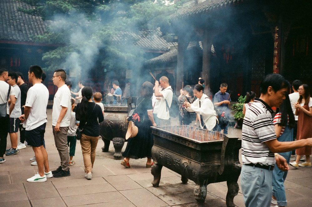 burning incense, Chengdu monastery