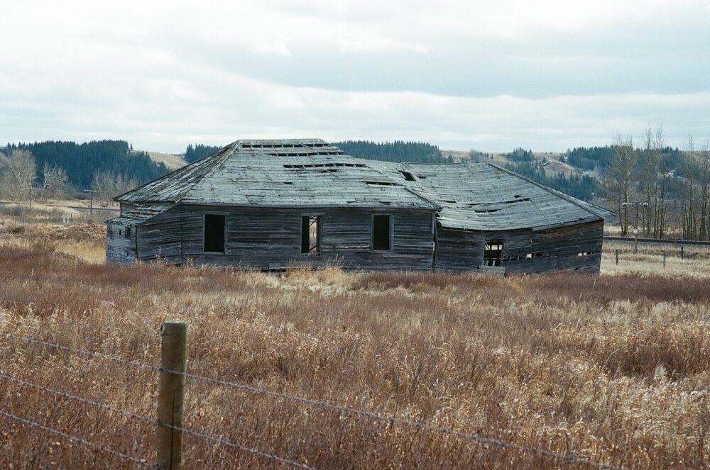 old abandoned farm house at Glenbow Ranch Provincial Park