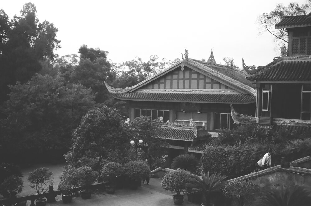 inside Baoguo Temple